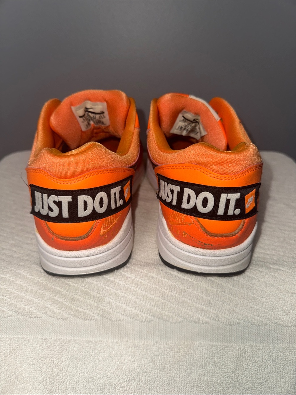 Nike Orange 'Just Do It' Air Max 1 Sneakers W size 9.5 - Picture 4 of 7